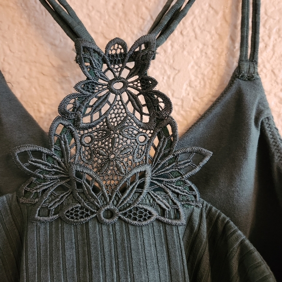 Aerie Green Strappy Women's Crop Top. Shelf Bra Size SP - Picture 3 of 8